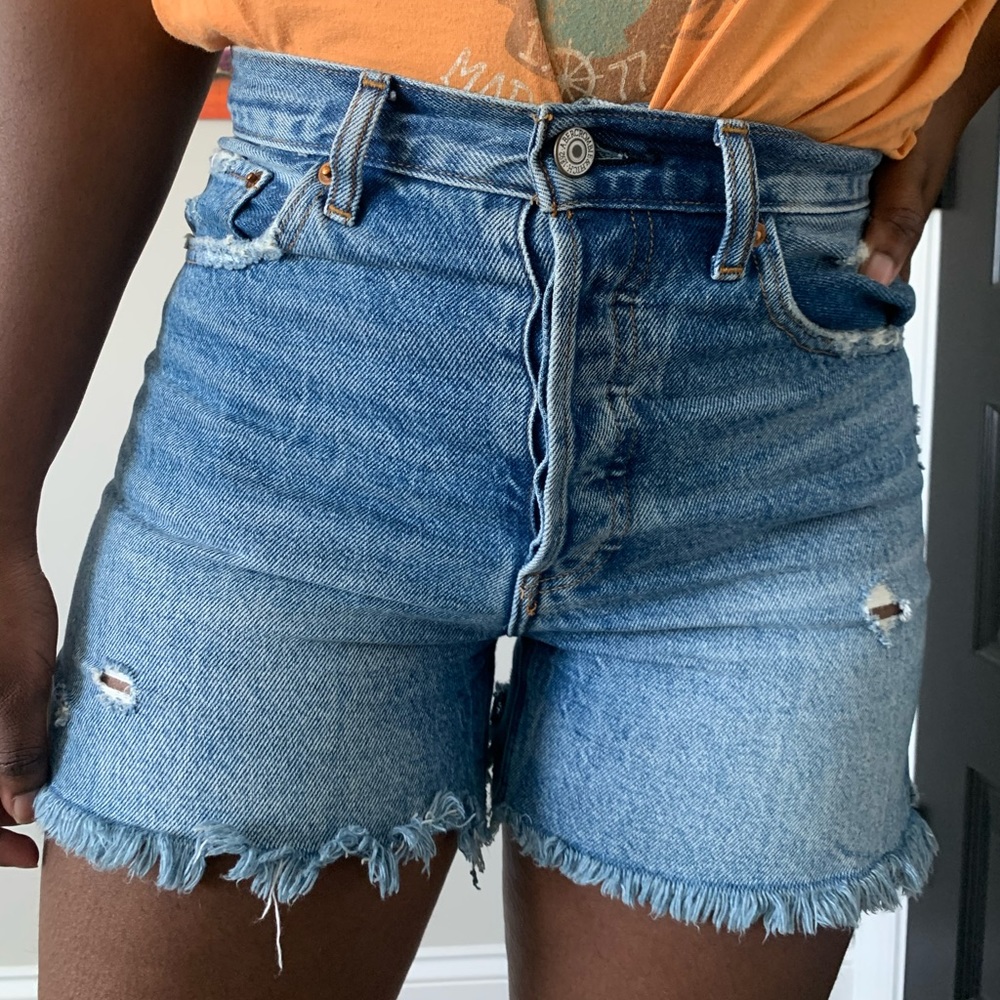 BUTTON FLY DENIM SHORTS